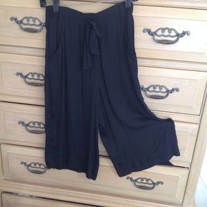 Black Capri's Forever 21